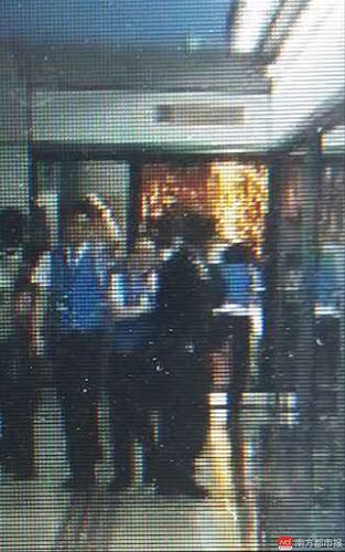 深圳地铁隧道内火花四溅  列车30秒转移2000乘客