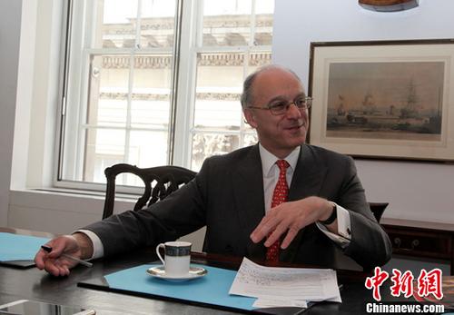 近日，英中贸易协会主席、怡和集团执行董事詹姆斯·沙逊勋爵接受<a target='_blank' href='http://www.chinanews.com/'>中新社</a>记者专访。他表示，今天的香港，超出了20年前人们的期望。<a target='_blank' href='http://www.chinanews.com/'>中新社</a>记者 周兆军 摄