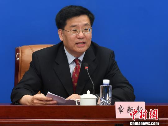 6月26日，中国新闻社社长章新新代表主办单位宣布，届时将有五大洲60余个国家和地区的400多家华文媒体的高层人士相聚福州，与中央主要新闻机构及部分地方媒体负责人共同参会，大会规模将超过500人。 吕明 摄