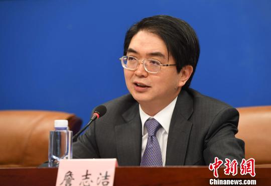 6月26日，福建省人民政府副秘书长詹志洁出席第九届世界华文传媒论坛新闻发布会并回答记者提问。张斌 摄