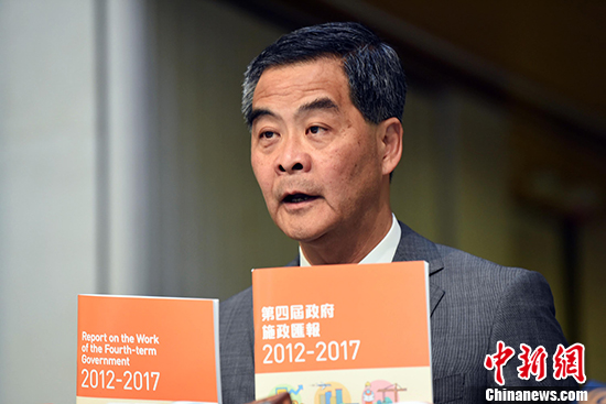 6月27日，香港特区行政长官梁振英发表《第四届政府施政汇报2012-2017》(《施政汇报》)，总结5年任期的施政。 <a target='_blank' href='http://www.chinanews.com/'>中新社</a>记者 谭达明 摄