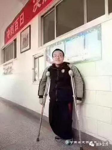 清华回应残疾考生求带母上学:已备宿舍 费用全免