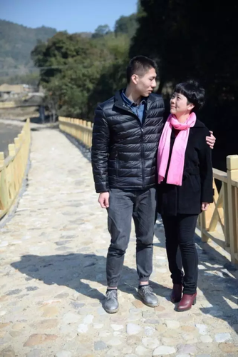 21岁小伙公交车上心脏骤停无人施救 父母都是医生