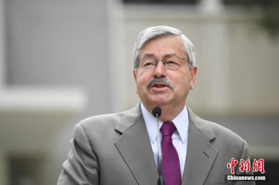 6月28日，美国新任驻华大使特里·布兰斯塔德携家人在北京美国驻华大使官邸出席记者见面会并发表讲话。<a target='_blank' href='http://www.chinanews.com/'>中新社</a>记者 崔楠 摄