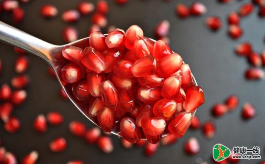 夏季扁桃体发炎 吃点梨石榴