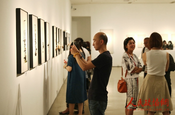 “万物皆有灵——韩冬作品展”开幕式现场 (8)