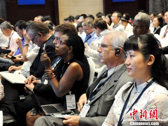 众多金砖国家高校代表与会?！『略?摄