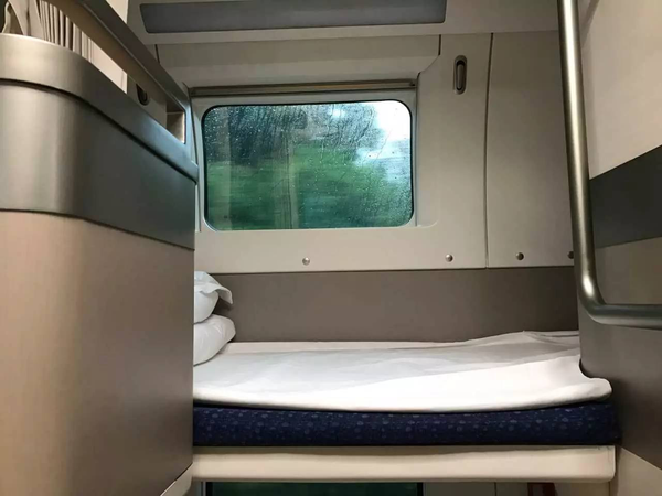 新型纵向卧铺动车组上线3 新型纵向卧铺动车组上线3