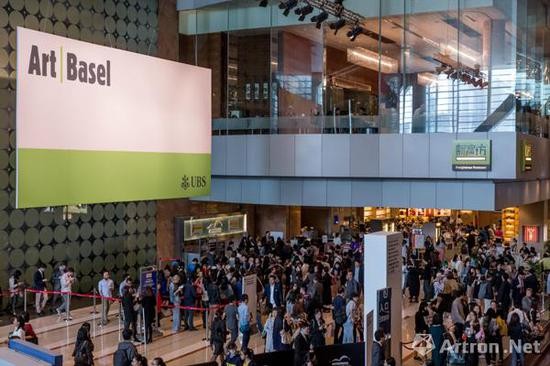 2011年 Art Basel收购ART HK，并于2013年入主香港，为香港的一级市场带来更大提升。