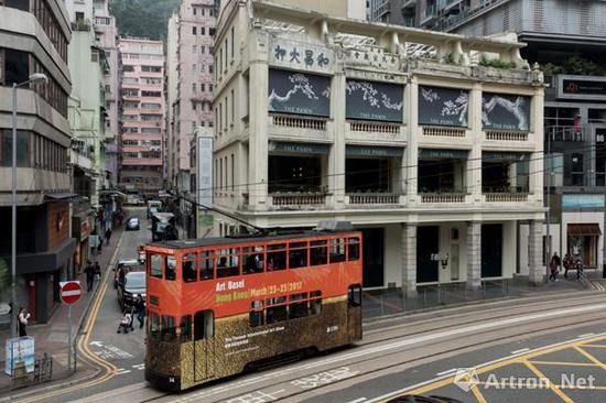 随着Art Basel HK的持续举办，香港艺术生态各环节逐渐完善，Art Basel HK举办期间，各大画廊都有新展和活动举办，形成另一种形式的香港艺术周。