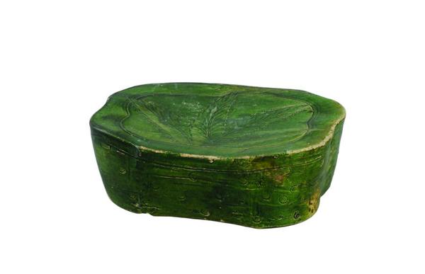 北宋吉州窑绿釉蕉叶纹枕 北宋吉州窑绿釉蕉叶纹枕