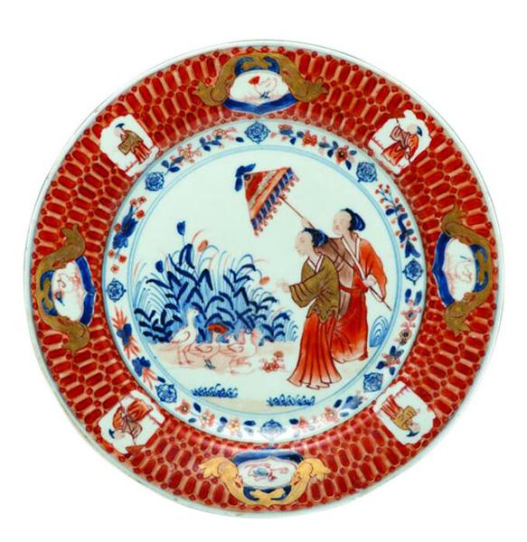 清乾隆青花矾红描金撑伞仕女纹盘 清乾隆青花矾红描金撑伞仕女纹盘