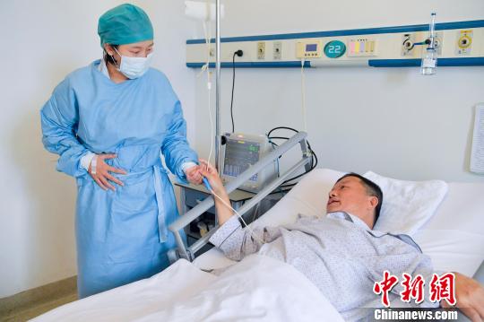 “80后”独生女割肝救父:“爸爸是我的心肝宝贝”