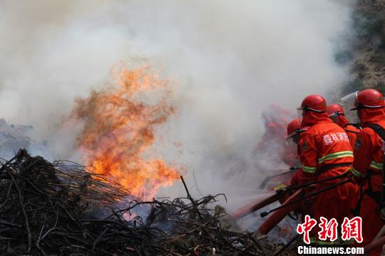 图为：2017年，山西省举行森林防火实战演练。官方供图
