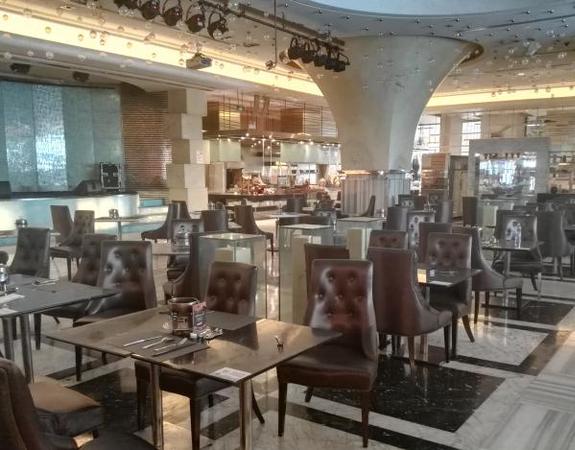 7月5日，上海“金钱豹”延安西路店一楼餐厅歇业。 张卓然 图