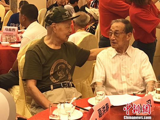 全国抗战老兵南京再聚首：硝烟已散尽英雄未远离