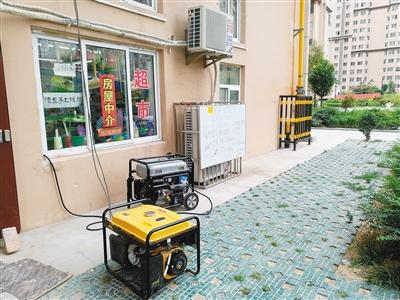 小区内的商家几乎都备有发电机 记者 龚伟芳 摄 小区内的商家几乎都备有发电机 记者 龚伟芳 摄