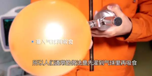 25岁留学生吸笑气瘫痪:3个月闭门不出 1天抽2箱