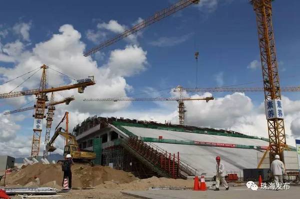 港珠澳大桥海底隧道今日贯通 提前穿越海底巨龙