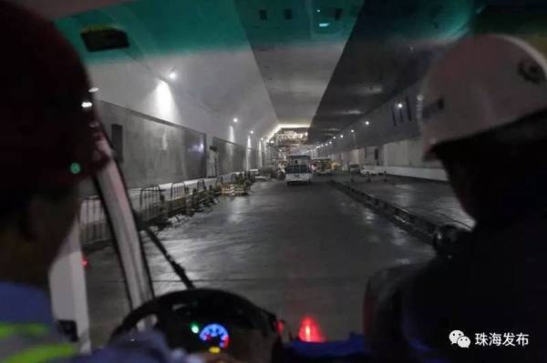 港珠澳大桥海底隧道今日贯通 提前穿越海底巨龙