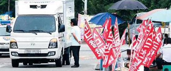 萨德部署地民众被逼急 自设检查站盘查军方车辆