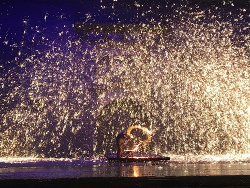 张家口蔚县的“打树花”民俗表演 张家口蔚县的“打树花”民俗表演