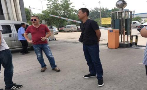 河北一产业园区保安冒充警察扣留督察人员。图片来源：环保部官方微信公众号