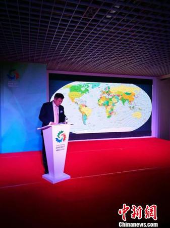 山西省旅游发展委员会副主任王琳对山西旅游资源作了整体推介?！」俜焦┩?摄