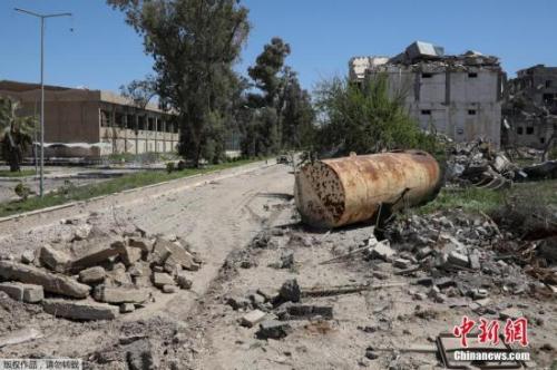 随着伊拉克军队收复摩苏尔的战役打响，摩苏尔的民众和建筑物都饱尝战乱之苦，摩苏尔大学也未能幸免于难。