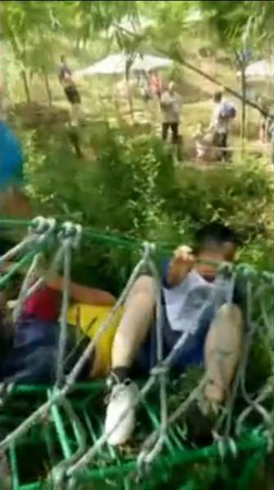 游乐场开业2天设施倒塌3 游乐场开业2天设施倒塌3