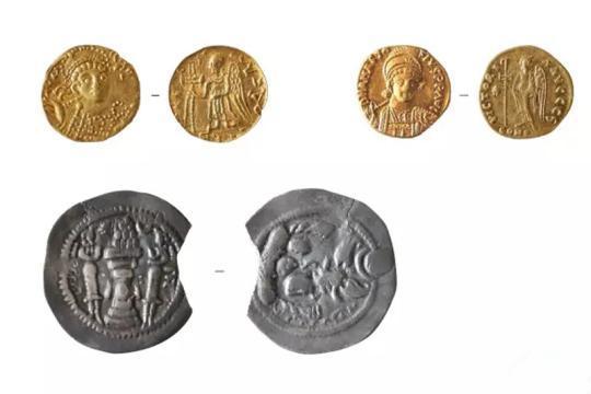 出土金币、银币。