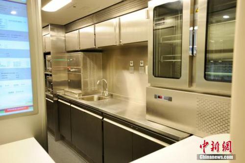图为“复兴号”高铁餐车。<a target='_blank' href='http://www.chinanews.com/' >中新网</a>记者 翟璐 摄