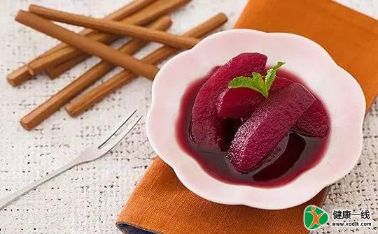 煮一碗红酒梨汤 润肺止咳