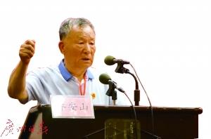 乔安山:宣讲雷锋三千场足迹遍中国