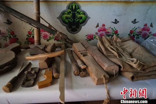 何世前将家里改成农具陈列室?！〕滤?摄