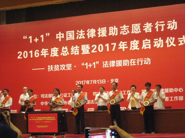 二、颁发奖励。梓涵　摄