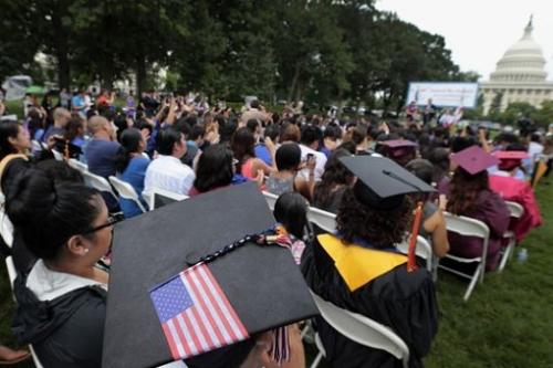 资料图：2013年7月10日，“梦想者”在美国国会参加活动。