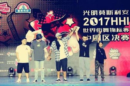 12岁女孩拿全国街舞冠军 曾靠捡破烂支撑自己梦想