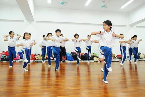 12岁女孩拿全国街舞冠军 曾靠捡破烂支撑自己梦想