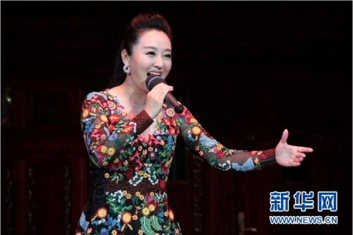 青年歌手周旋 新华社记者王义摄 青年歌手周旋 新华社记者王义摄