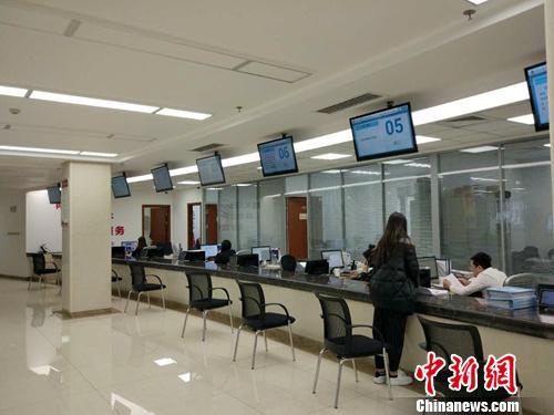 不得向供应商索要或者接受其给予的赠品、回扣。(资料图)<a target='_blank' href='http://www.chinanews.com/' >中新网</a>记者 李金磊 摄