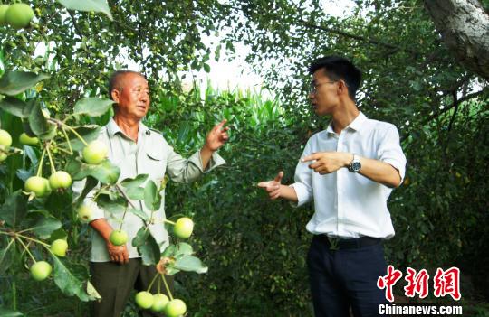 山西河曲90后小伙放弃公派留学回乡做“农夫”带农民脱贫