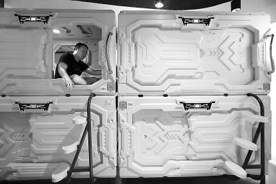 朝阳门的“共享床铺”  朝阳门的“共享床铺”