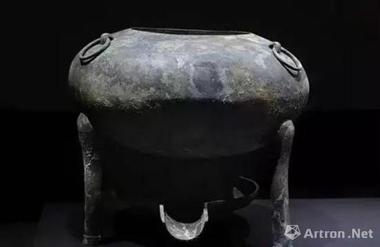 　　值得一提的是，这个“火锅”里装满了板栗、荸荠、菱角等植物果实，馆儿君不禁感叹：这可是……2000年前的黑暗料理啊!