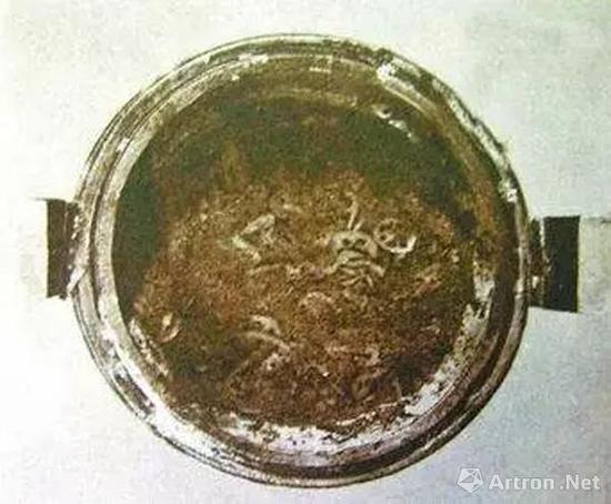 　　藕片出土后，随着搬动次数和暴露于空气中时间的延长而不断地减少，等运回到博物馆再看时，藕片已经全部消失了。