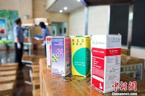 黄埔海关查获的止咳水 林晓薇 摄 黄埔海关查获的止咳水 林晓薇 摄