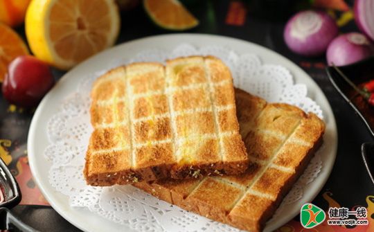 患胃病早餐别吃冰箱里的面包