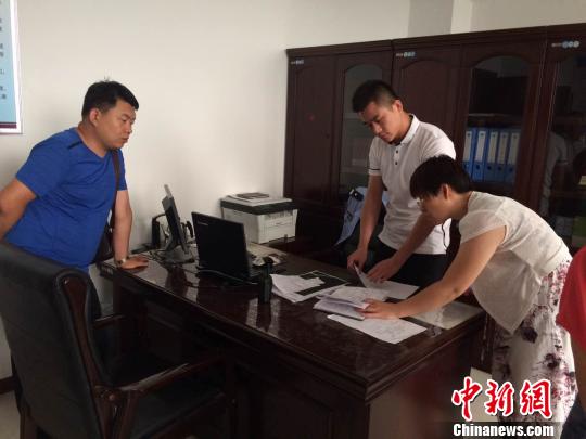 铁汉刑警肉搏歹徒身中数刀浑身浴血仍不忘先抓嫌犯（图）