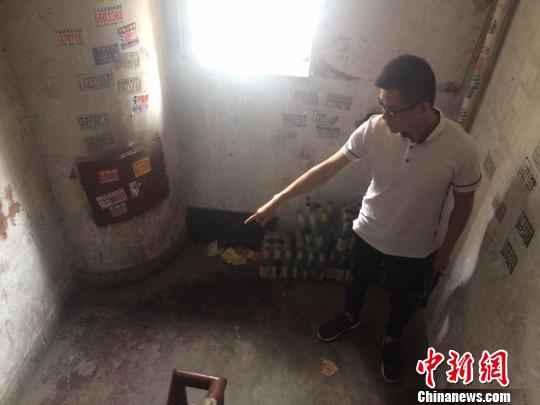 参与抓捕行动的民警张林在现场讲述当时经过?！∷瘟⒊?摄