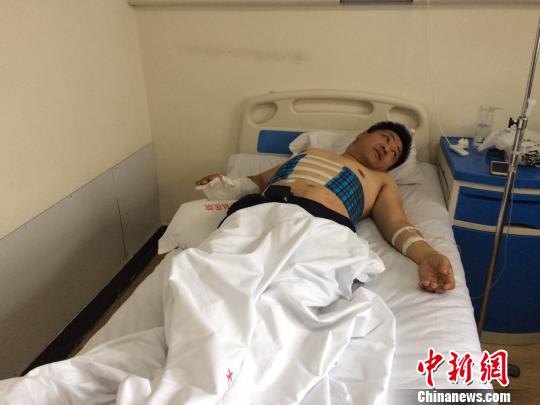 在医院接受治疗的王国蕾。　宋立超 摄